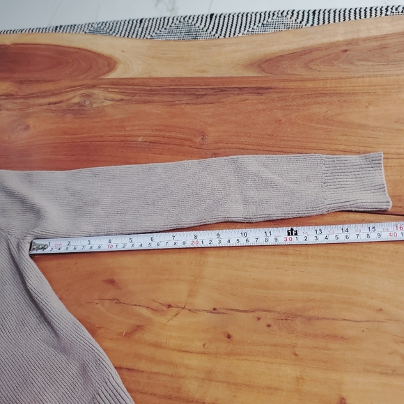 V-Neck Lightweight Ribbed Sweater In Taupe - Picture 4 of 8